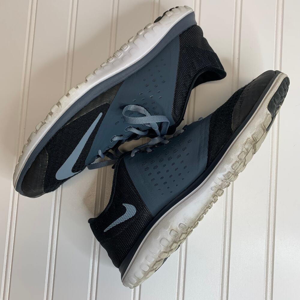 Nike women's FS Lite Run 2 684667-001 Black Gray Sz 8